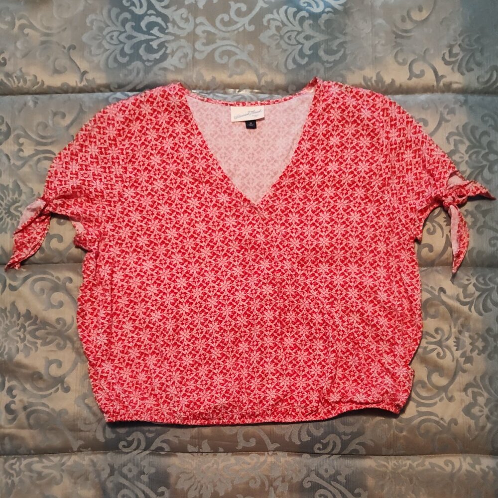 Universal Thread red & white patterned faux wrap blouse, exc. used cond., size M - Picture 3 of 6